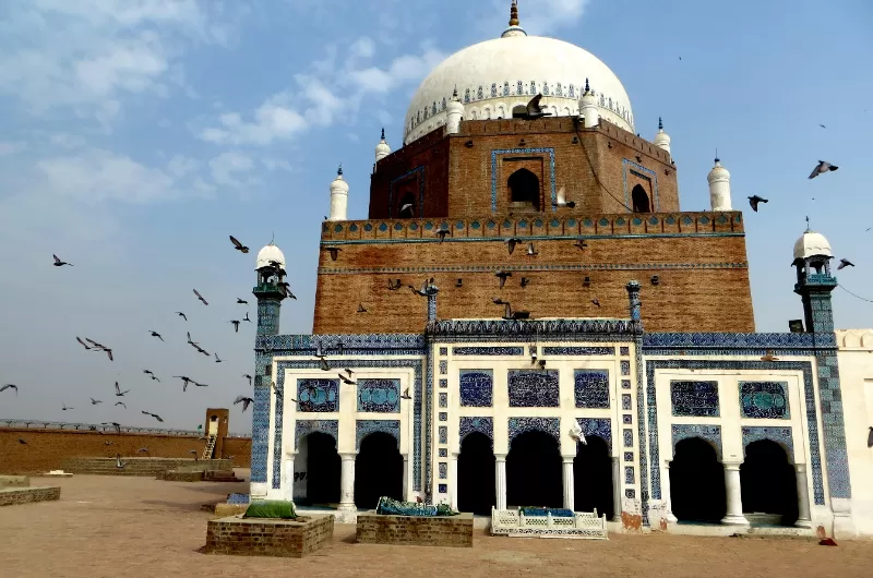 Shah Rukn-e-Alam Tomb- The Earliest Example of Tughluk Architecture