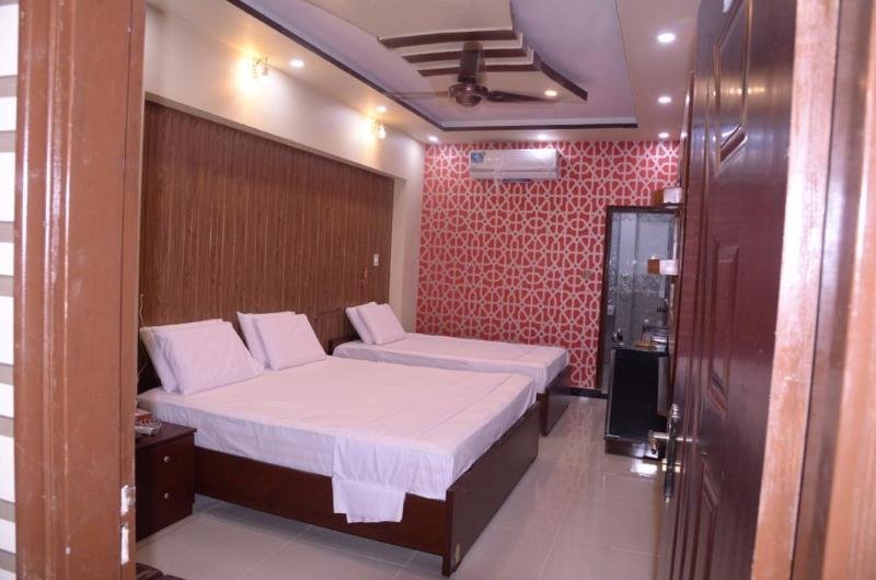 sapphire-guest-house-shahrah-e-faisal-Deluxe Triple Room