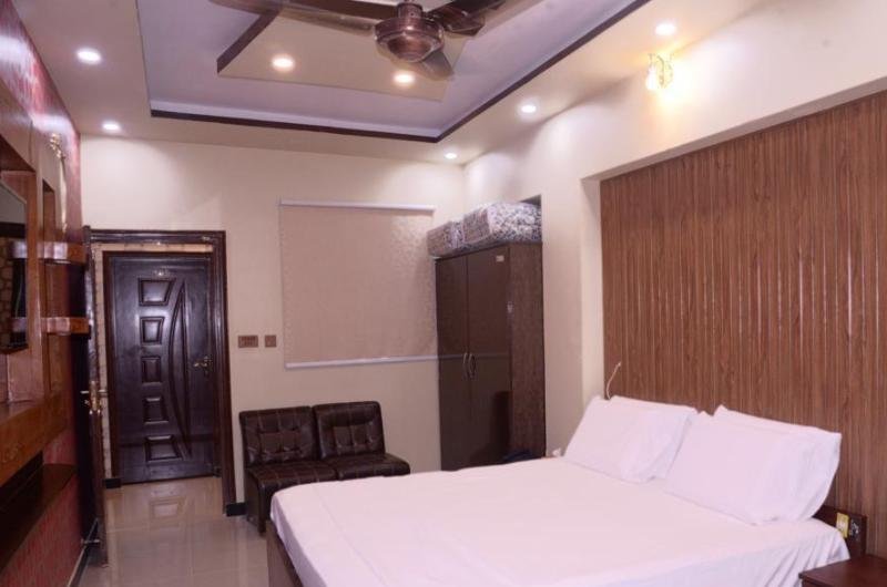 sapphire-guest-house-shahrah-e-faisal-Deluxe Double Room