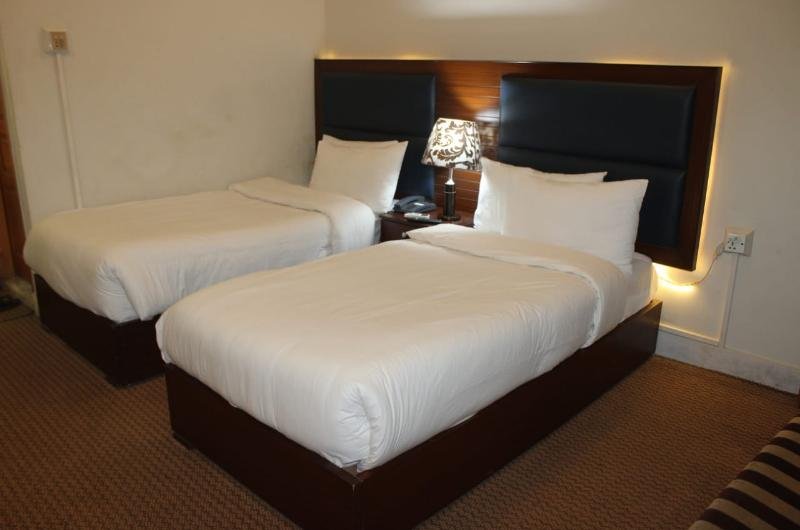 pearl-city-hotel-peshawar-Deluxe Double Room